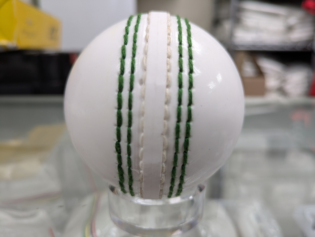 GRADDIGE CRICKET BALL ATTACK WHITE LEATHER JUNIOR & LADIES 135g WHITE